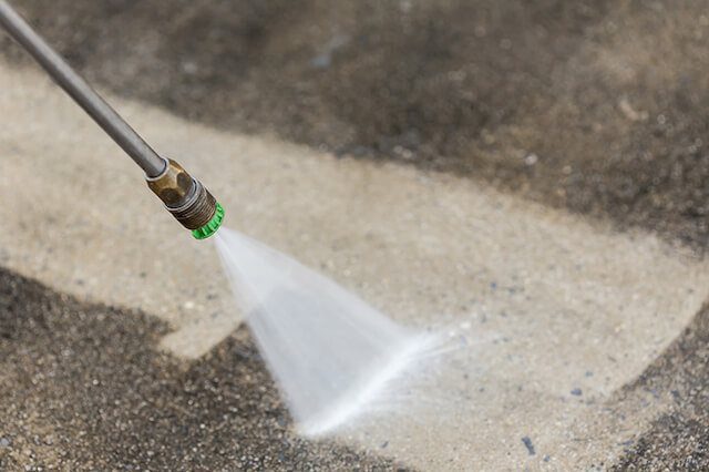 parking lot pressure washing in west palm beach